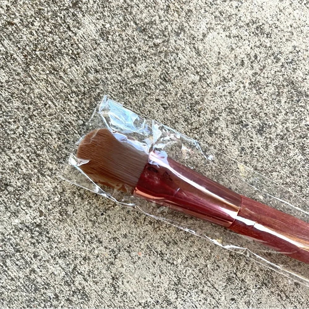 NEW Josie Maran Foundation Brush 001 Brand New